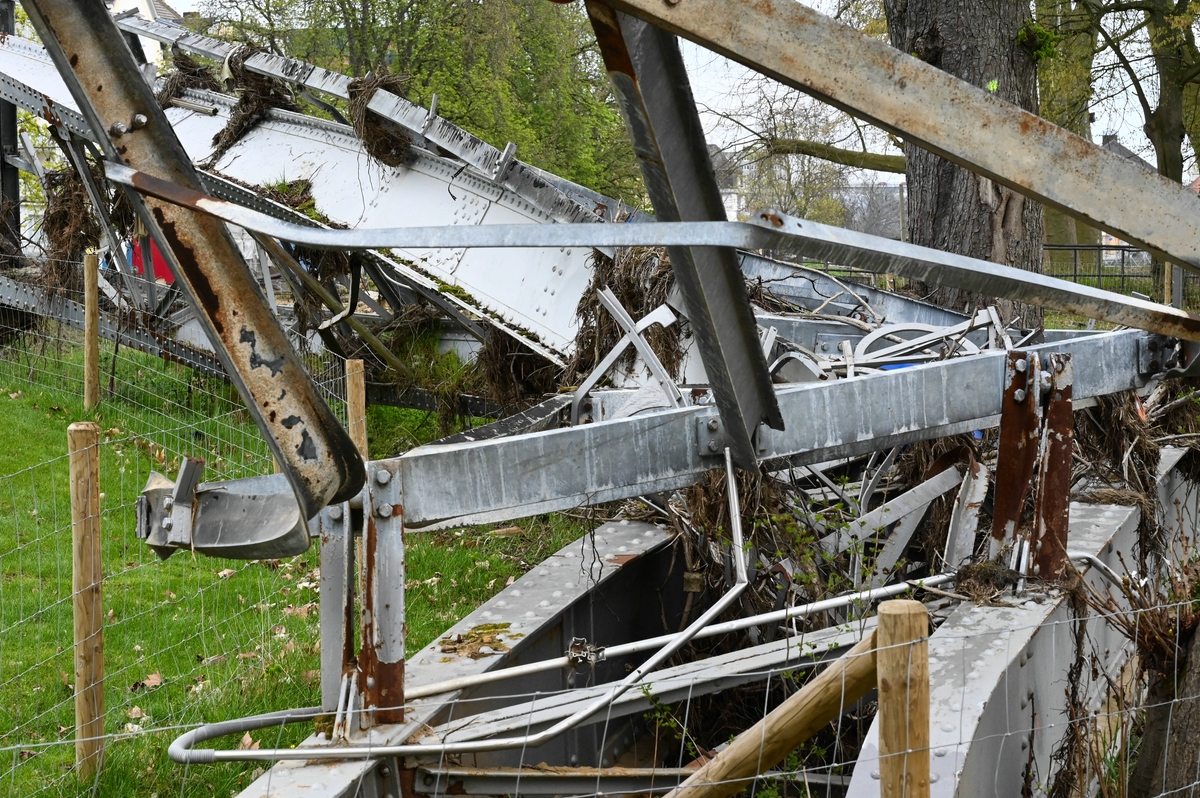 Zerstörte Brücke an der Ahr.jpg