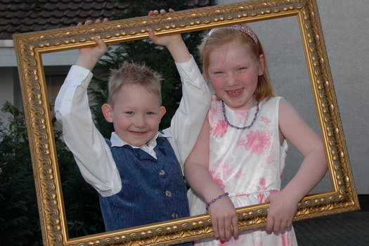 Zum Empfang, ein alter Bilderrahmen eignet sich gut um alle geladenen Gäste in Ruhe abzulichten, klappt selbst bei Kindern recht gut .............