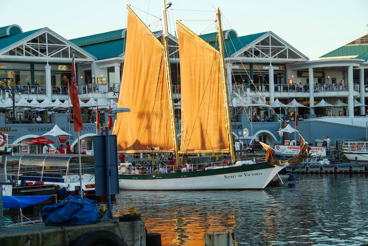 Zweimaster Waterfront Kapstadt.jpg