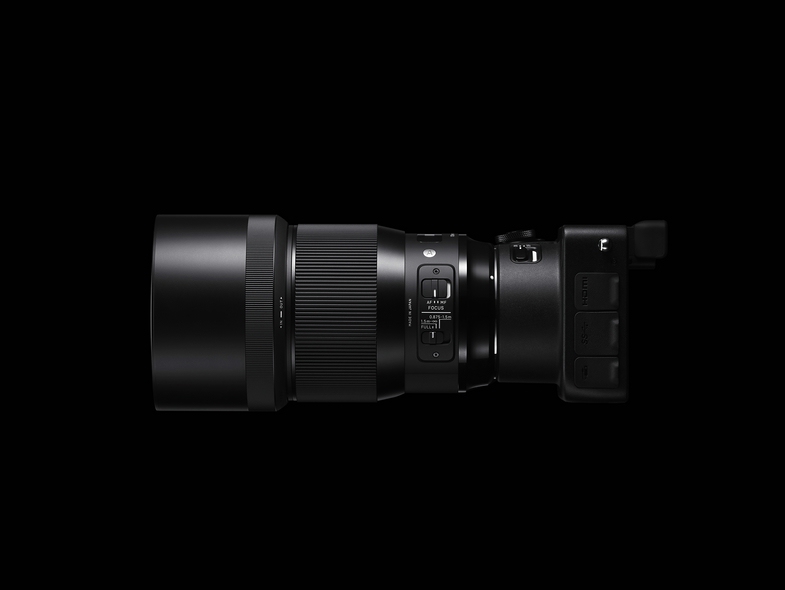 k_Design2_135mm_F18_DG_HSM_Art.jpg