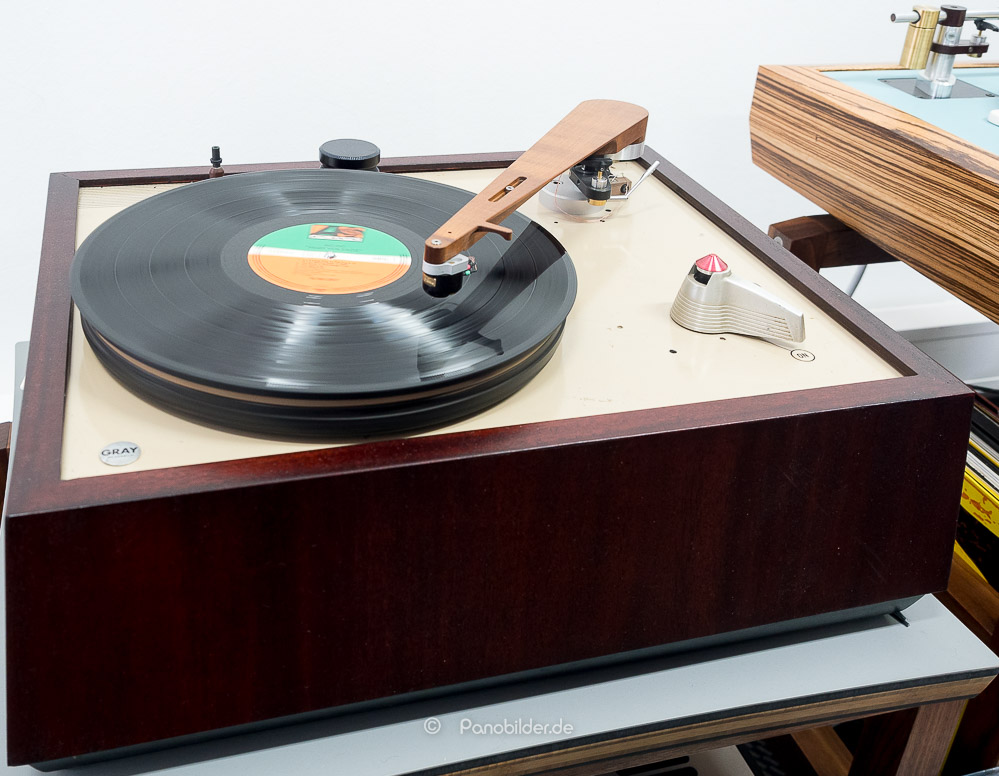 gray-recordplayer-with-wooden-tonearm-PEN06082.jpg