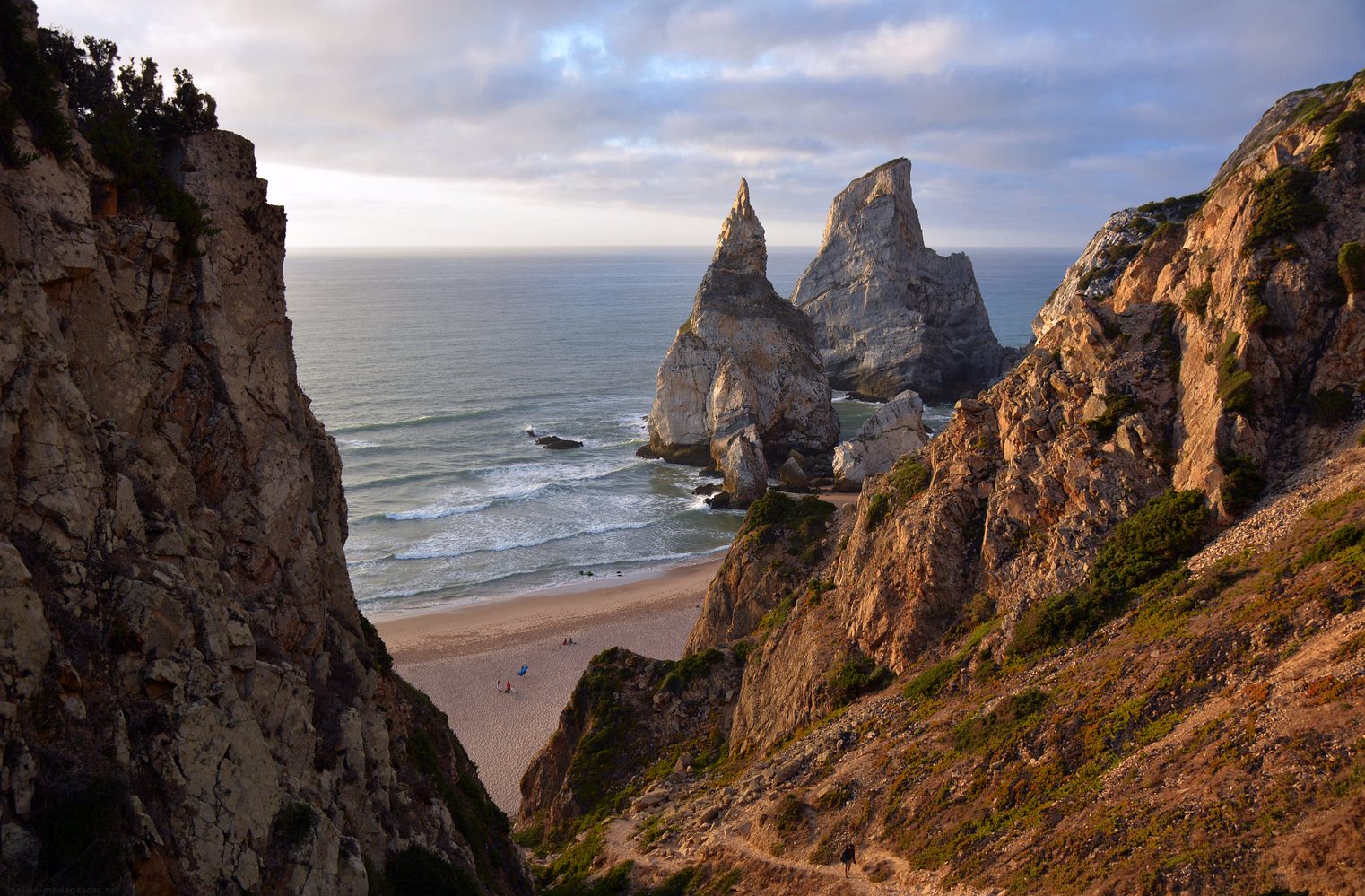 Praia_da_Ursa_Portugal.jpg