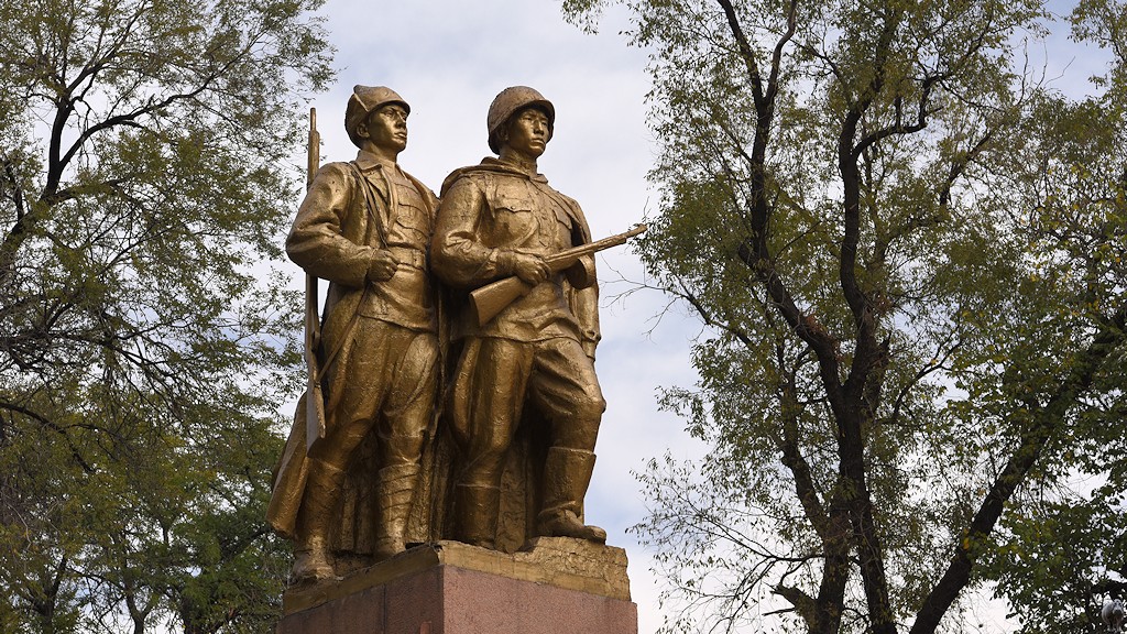 s230_Bishkek_Denkmal_1150.jpg