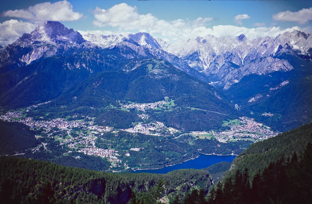 24493856827_24c33200d7_b.jpg