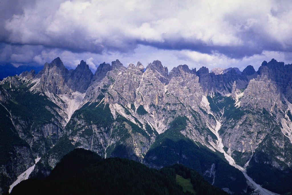 25490080458_b8a1eb6818_b.jpg