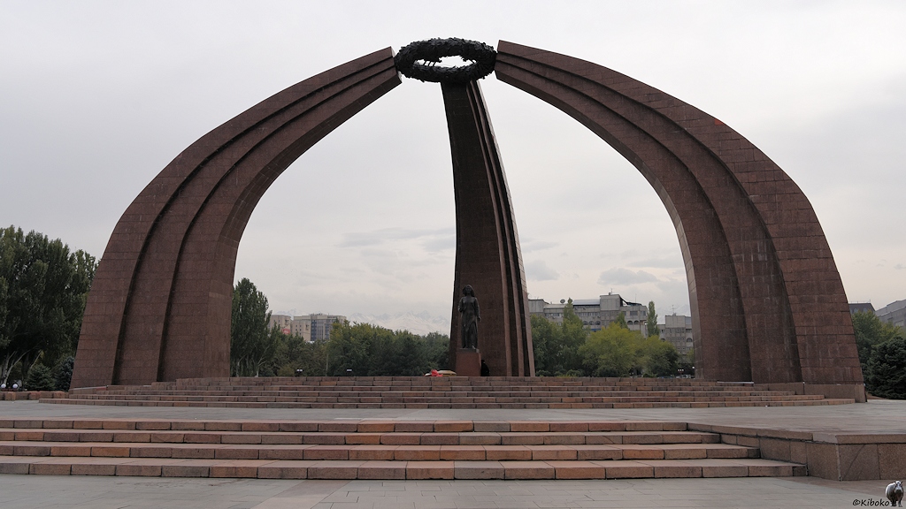 s273_Bishkek_Denkmal_1298.jpg