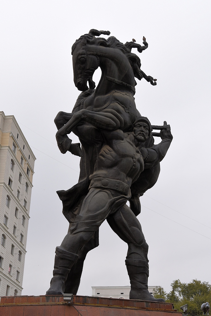 s257_Bishkek_Denkmal_1264_h.jpg