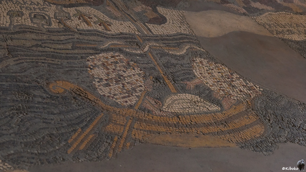 Mosaik mit Boot und verpixelten Bootsfahrern