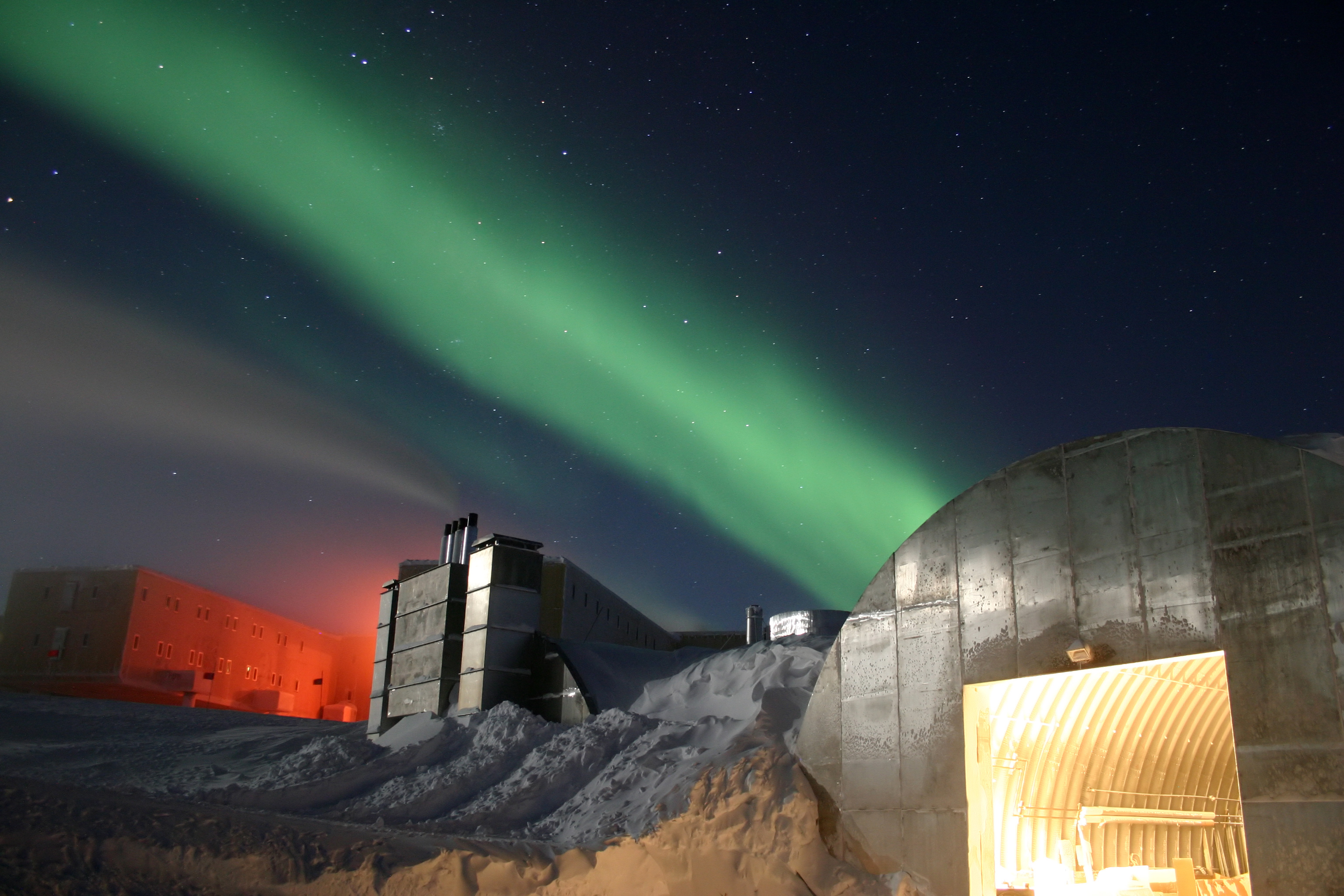 Amundsen-Scott_marsstation_ray_h_edit.jpg