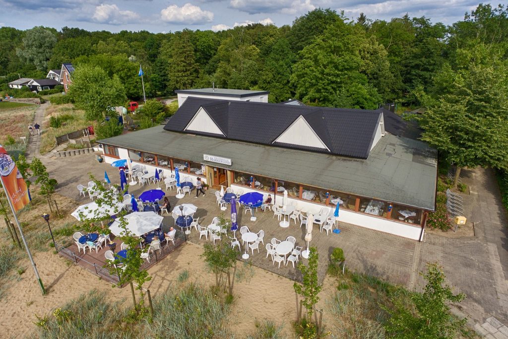 strandhalle-harriersand.de