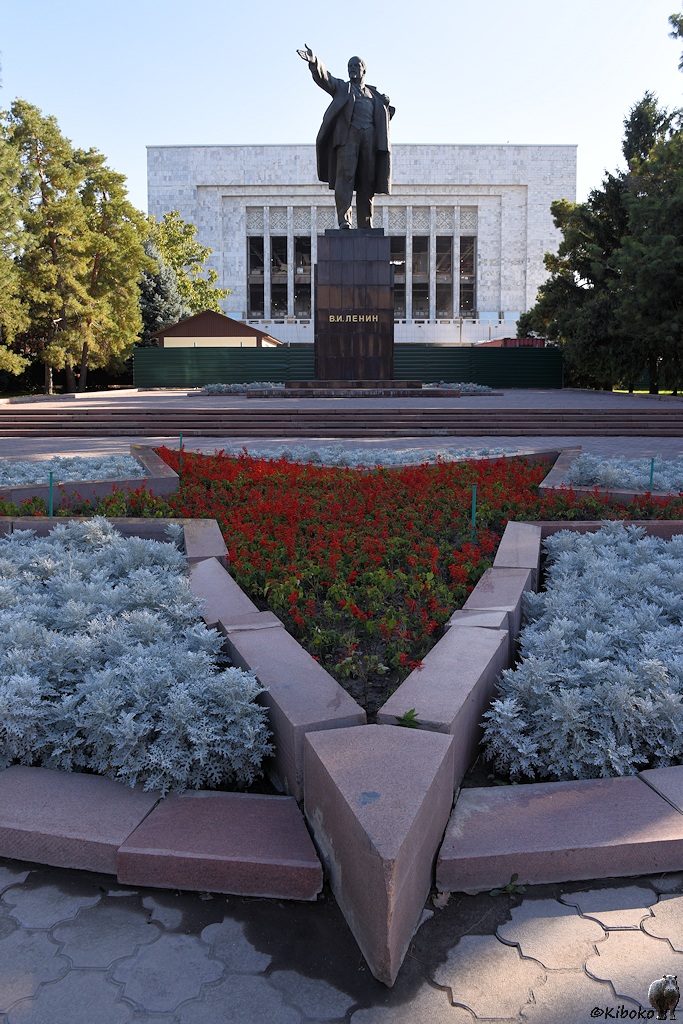 s185_Bishkek_Lenin_1055_h.jpg