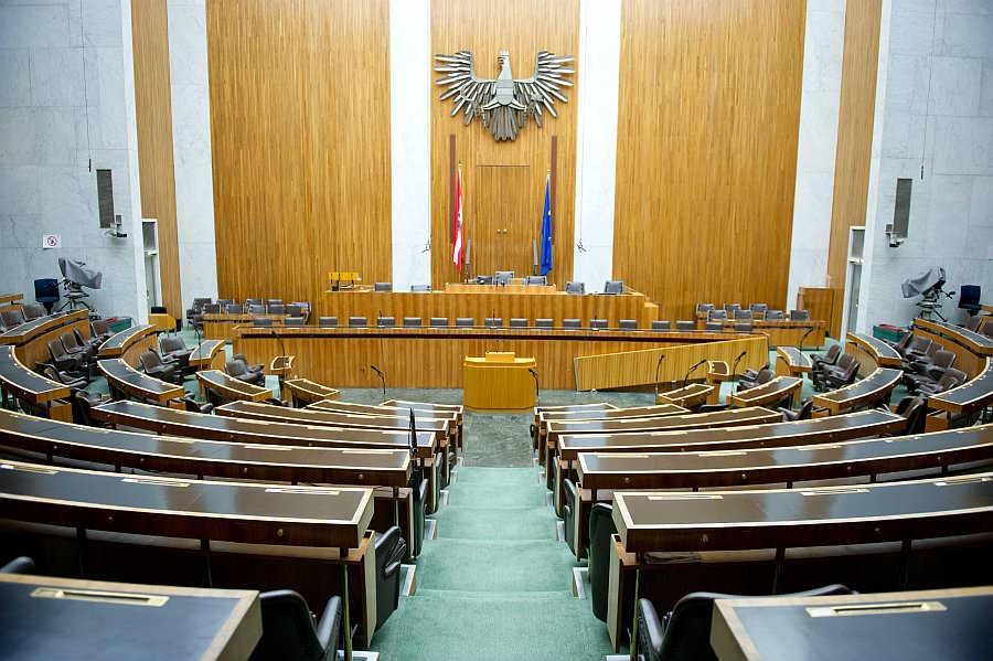 parlament14_16.jpg
