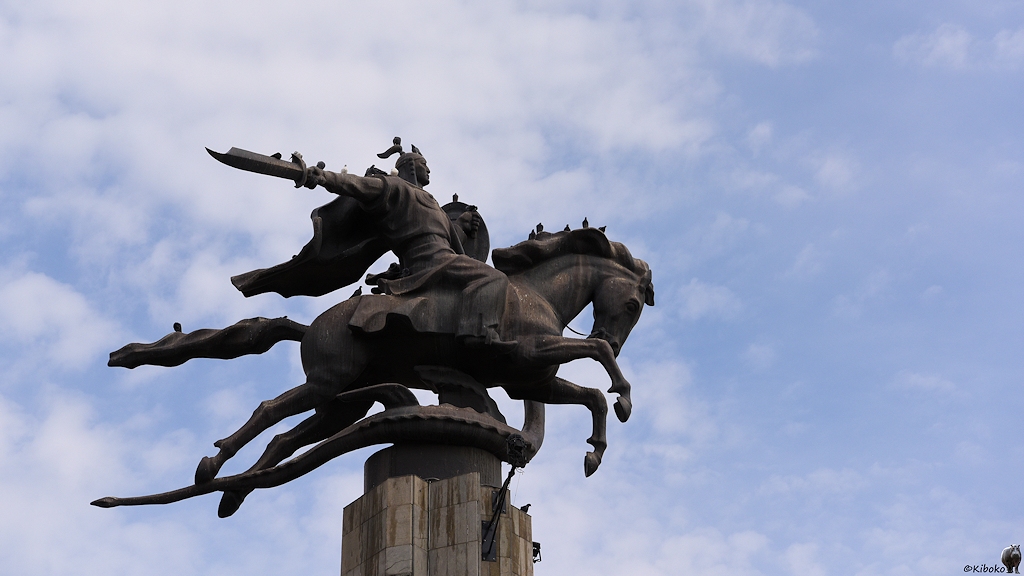 s245_Bishkek_Manas_Denkmal_1241.jpg