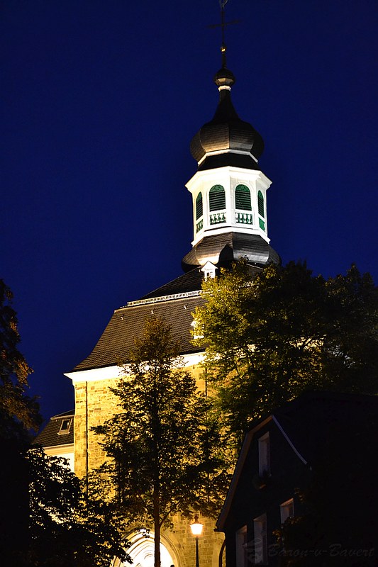 15134429576_bb49187e07_c.jpg