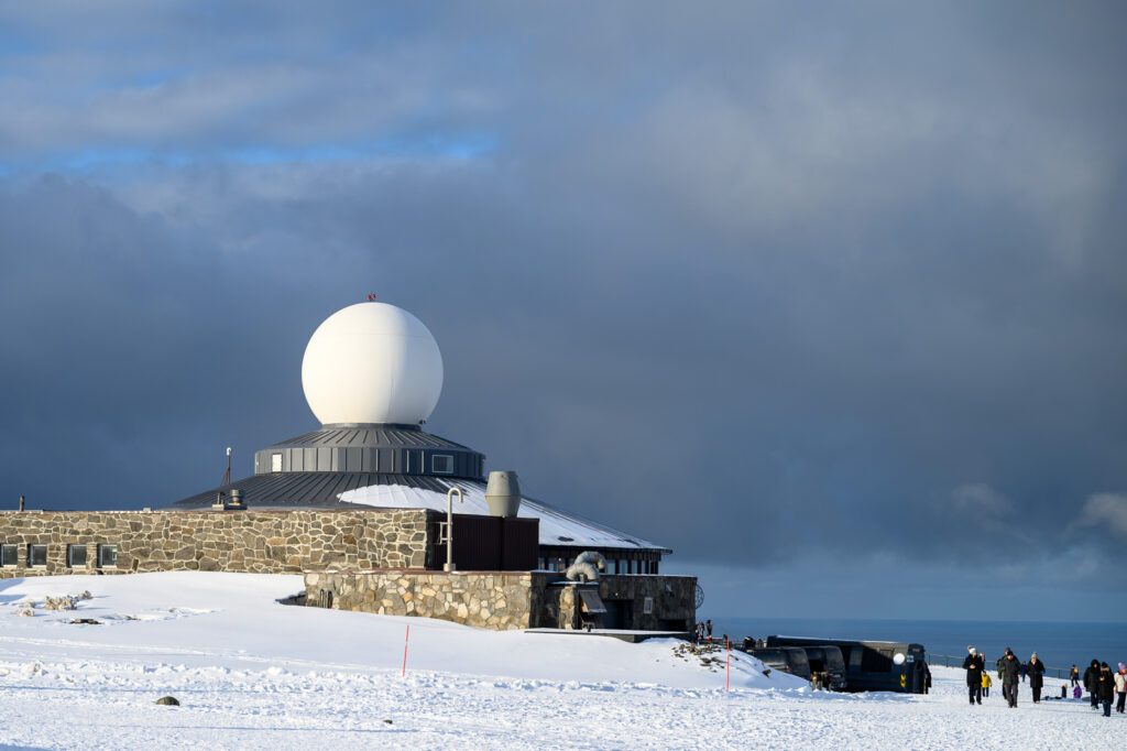 Küstenradar und Nordkapphalle Küstenradar und Nordkapphalle