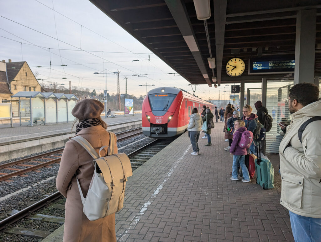 Fast auf die Minute pünktlich Fast auf die Minute pünktlich